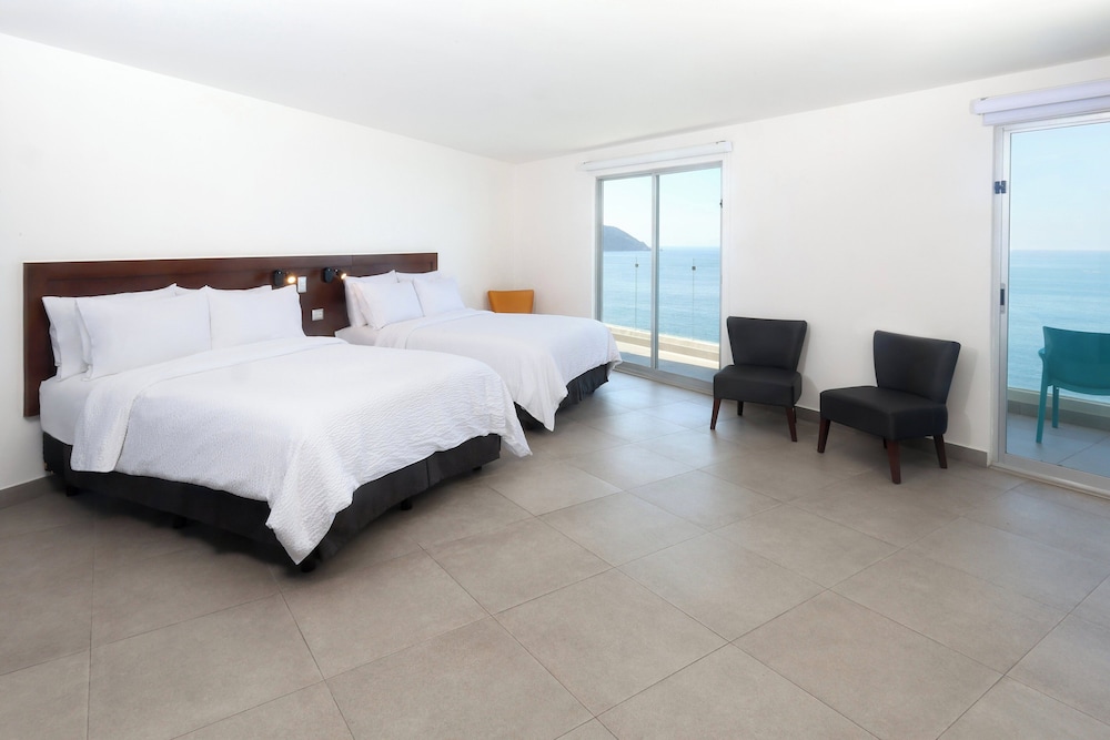 Garner Hotel Mazatlan Beach by IHG