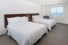 Garner Hotel Mazatlan Beach by IHG