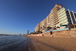Garner Hotel Mazatlan Beach by IHG