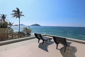 Garner Hotel Mazatlan Beach by IHG