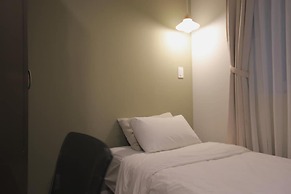 Upflo Hostel