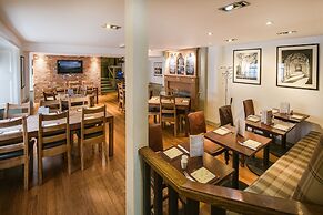 Queens Head Hotel