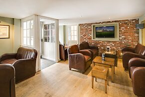 Queens Head Hotel