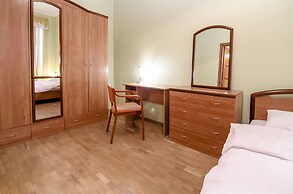 Rent Kiev Lva Tolshtoho Square