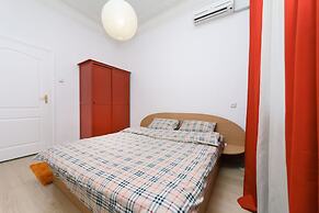 Rent Kiev Lva Tolshtoho Square