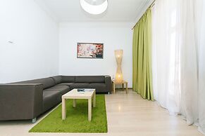 Rent Kiev Lva Tolshtoho Square