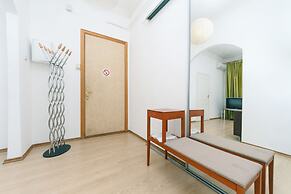 Rent Kiev Lva Tolshtoho Square