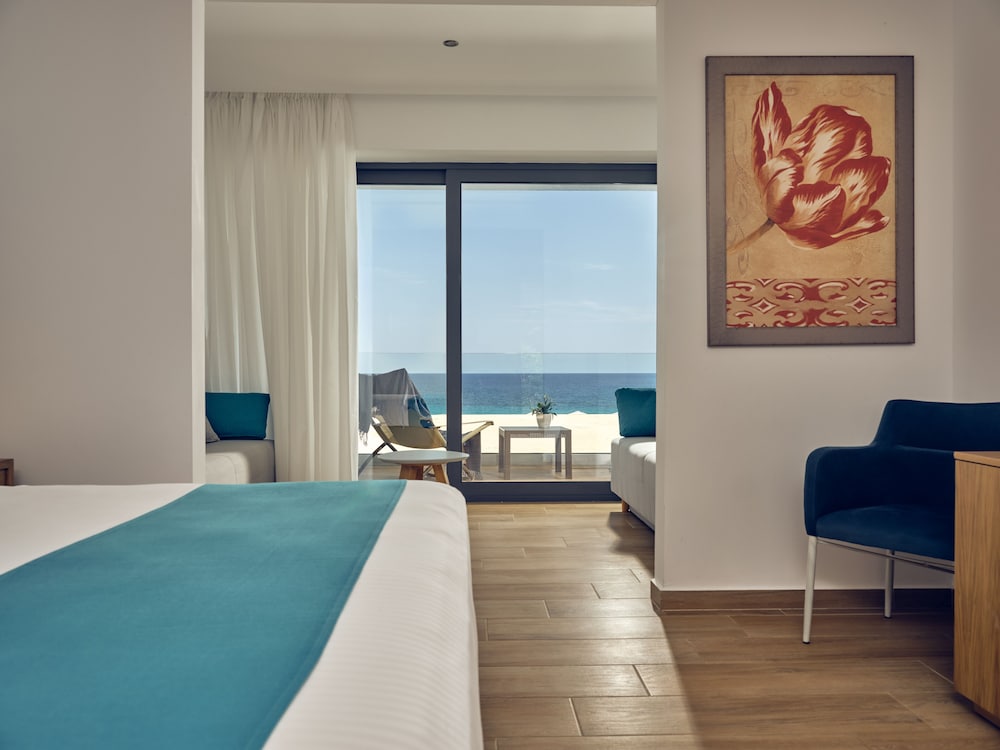 Cavo Orient Beach Hotel
