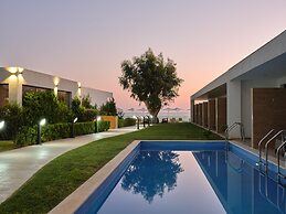Cavo Orient Beach Hotel