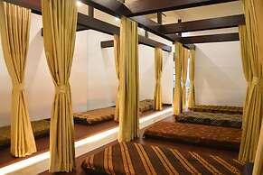Green Rose Hotel