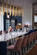 Astor Garden Hotel