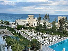 Astor Garden Hotel