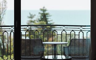 Astor Garden Hotel