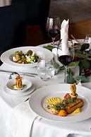 Astor Garden Hotel