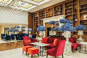 Astor Garden Hotel