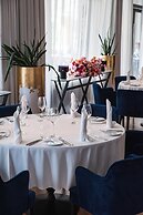 Astor Garden Hotel