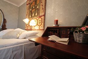 Elves Village Hotel