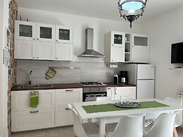 B&B Euthalia