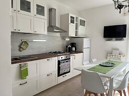 B&B Euthalia