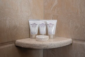 Highlands Suites Apartment Hotel