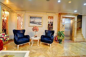Novelty Hotel