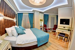 Novelty Hotel