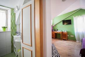 Apartment and Room Ursa