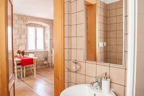 Apartment and Room Ursa