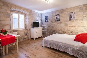 Apartment and Room Ursa