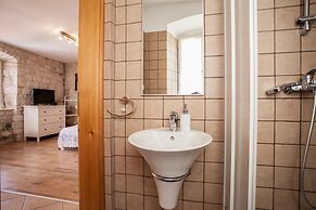 Apartment and Room Ursa