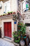 Apartment and Room Ursa