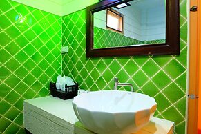 P Paradise Hotel