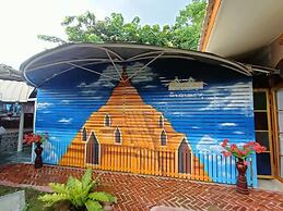 P Paradise Hotel