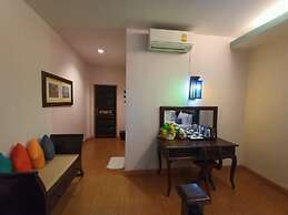 P Paradise Hotel