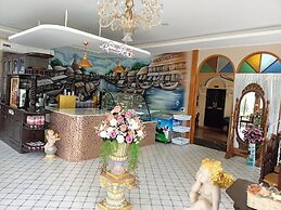 P Paradise Hotel