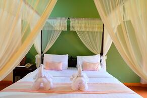 P Paradise Hotel