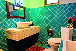 P Paradise Hotel