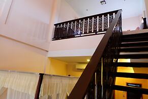 P Paradise Hotel