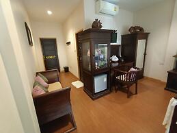 P Paradise Hotel