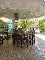 P Paradise Hotel
