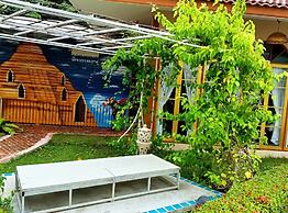 P Paradise Hotel
