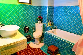 P Paradise Hotel
