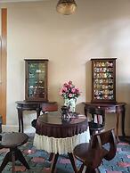 P Paradise Hotel
