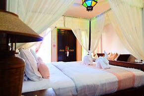 P Paradise Hotel
