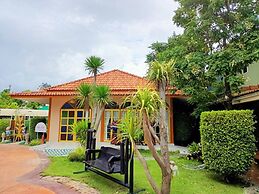 P Paradise Hotel
