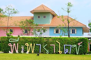 P Paradise Hotel