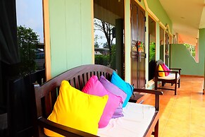 P Paradise Hotel