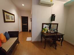 P Paradise Hotel
