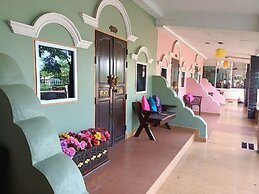 P Paradise Hotel