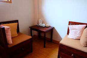 P Paradise Hotel